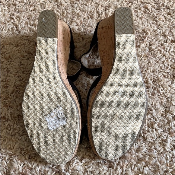 EUC Toms black canvas cork heel sandals size 7.5 - Picture 5 of 6